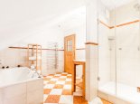 Galerie: Grozügiges Badezimmer – Seevilla Leitner – Ferienhaus direkt am Millstätter See in Kärnten