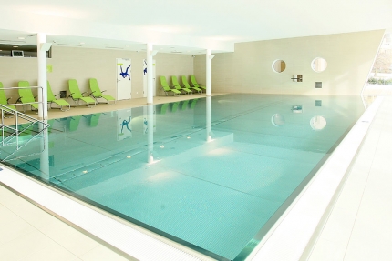 Hallenbad am Millstätter See beim Sporthotel ROYAL X – Urlaub im Ferienhaus – Ferienhaus am See – Seevilla Leitner – Urlaub in Kärnten am See