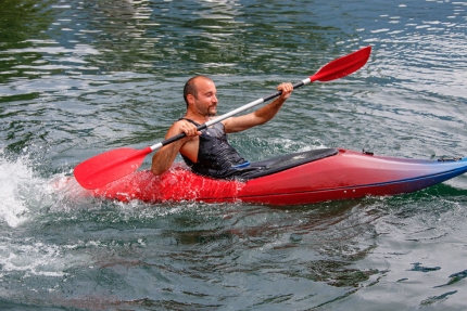 Kajak fahren am Millstätter See beim Sporthotel ROYAL X – Urlaub im Ferienhaus – Ferienhaus am See – Seevilla Leitner – Urlaub in Kärnten am See