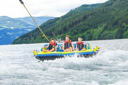 Sofa fahren am Millstätter See beim Sporthotel ROYAL X – Urlaub im Ferienhaus – Ferienhaus am See – Seevilla Leitner – Urlaub in Kärnten am See