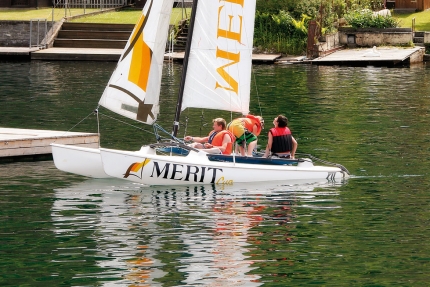 Catamaran fahren am Millstätter See beim Sporthotel ROYAL X – Urlaub im Ferienhaus – Ferienhaus am See – Seevilla Leitner – Urlaub in Kärnten am See